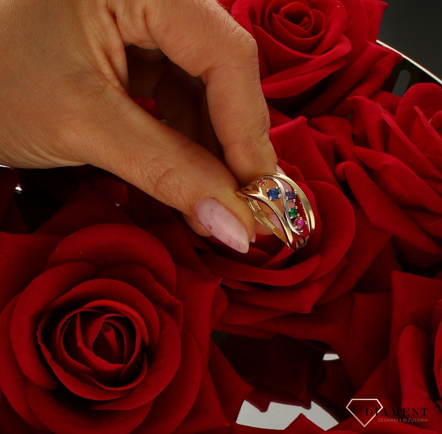 Pierścionek damski złoty szeroki kolorowe cyrkonie próba 375 PI 6087 375. Złota biżuteria na prezent. Pierścionki złote na preze (2).jpg